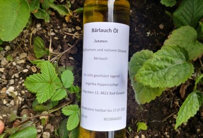 Flasche mit Bärlauchöl