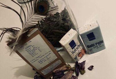 Teepackung mit Taschentuchpackungen