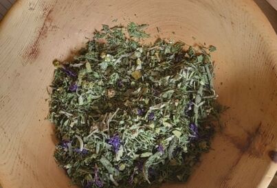 getrocknete Zutaten in der Holzschüssel