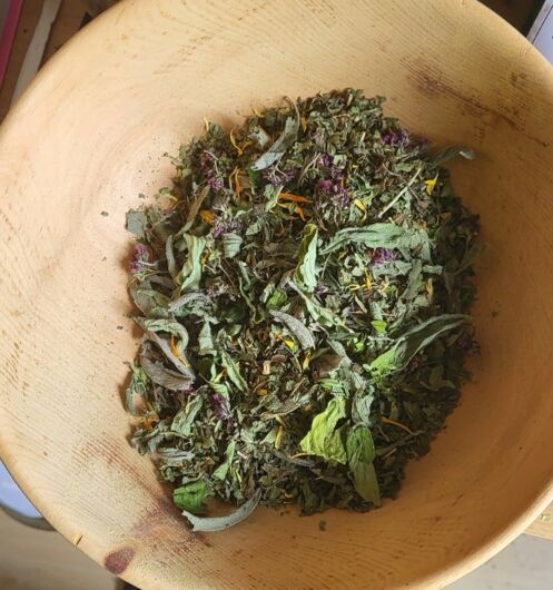 getrocknete Zutaten in der Holzschüssel