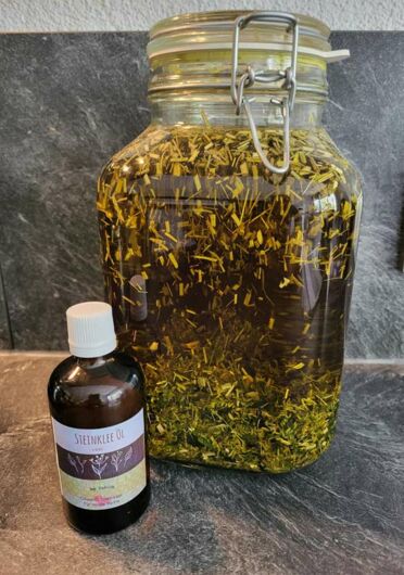 Flasche mit Steinkleeöl, großes Ansatzgefäß