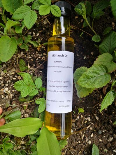 Flasche mit Bärlauchöl