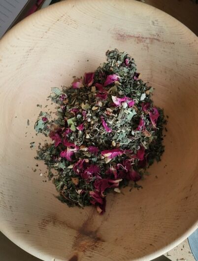 getrocknete Zutaten in der Holzschüssel