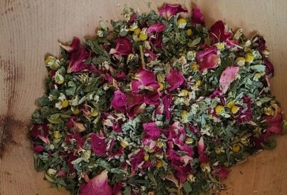 getrocknete Zutaten in der Holzschüssel